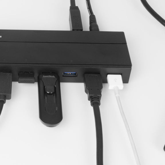 Photo of devices plugged into the USB3-HUB7C