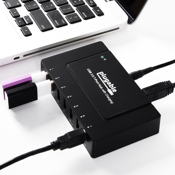 Image of the Plugable USB3-HUB7BC's ports in use