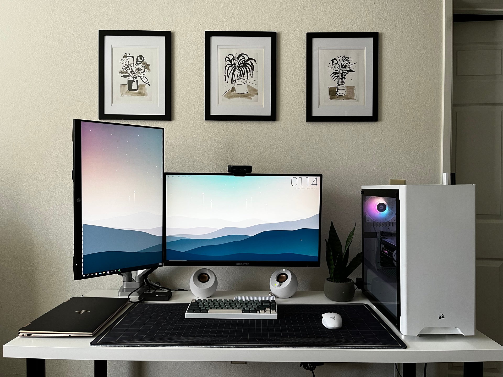 Setup Showcase How I Use My KVM Monitor to Share Devices Between Two