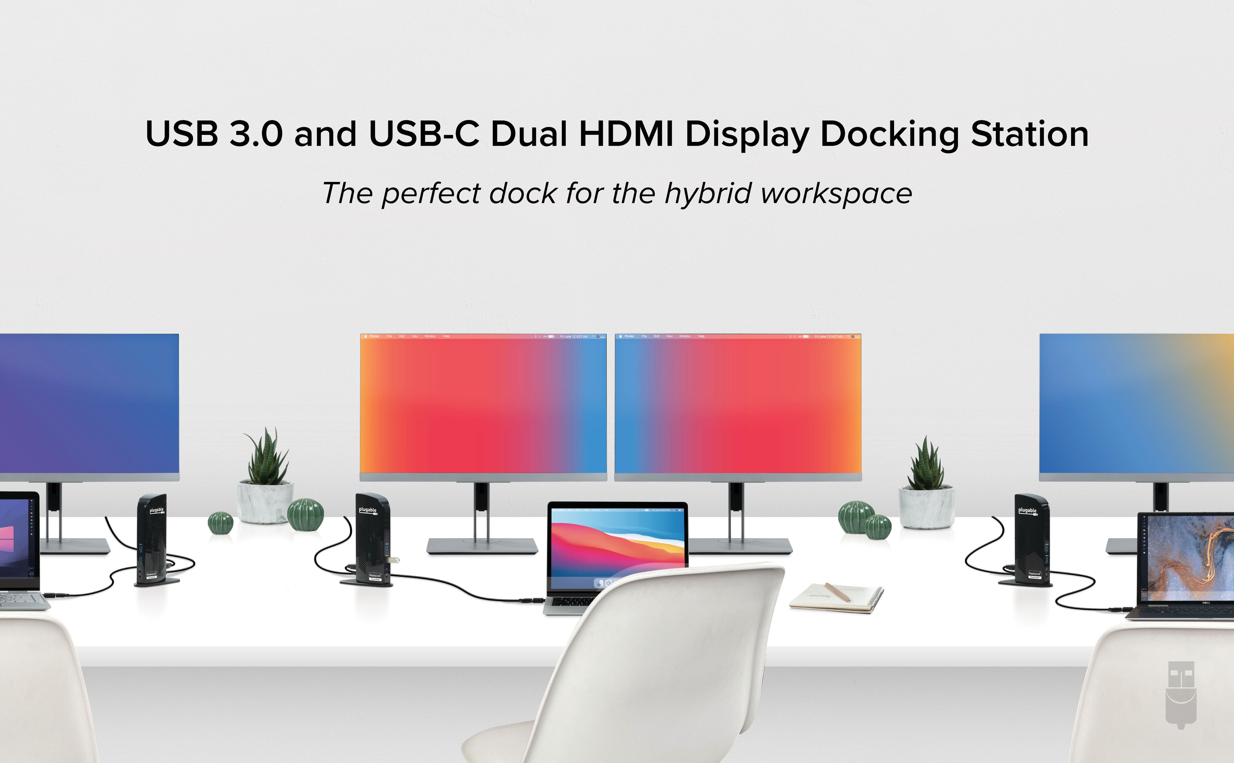 UD-3900C in desktop configuration connected to two external monitors and one laptop