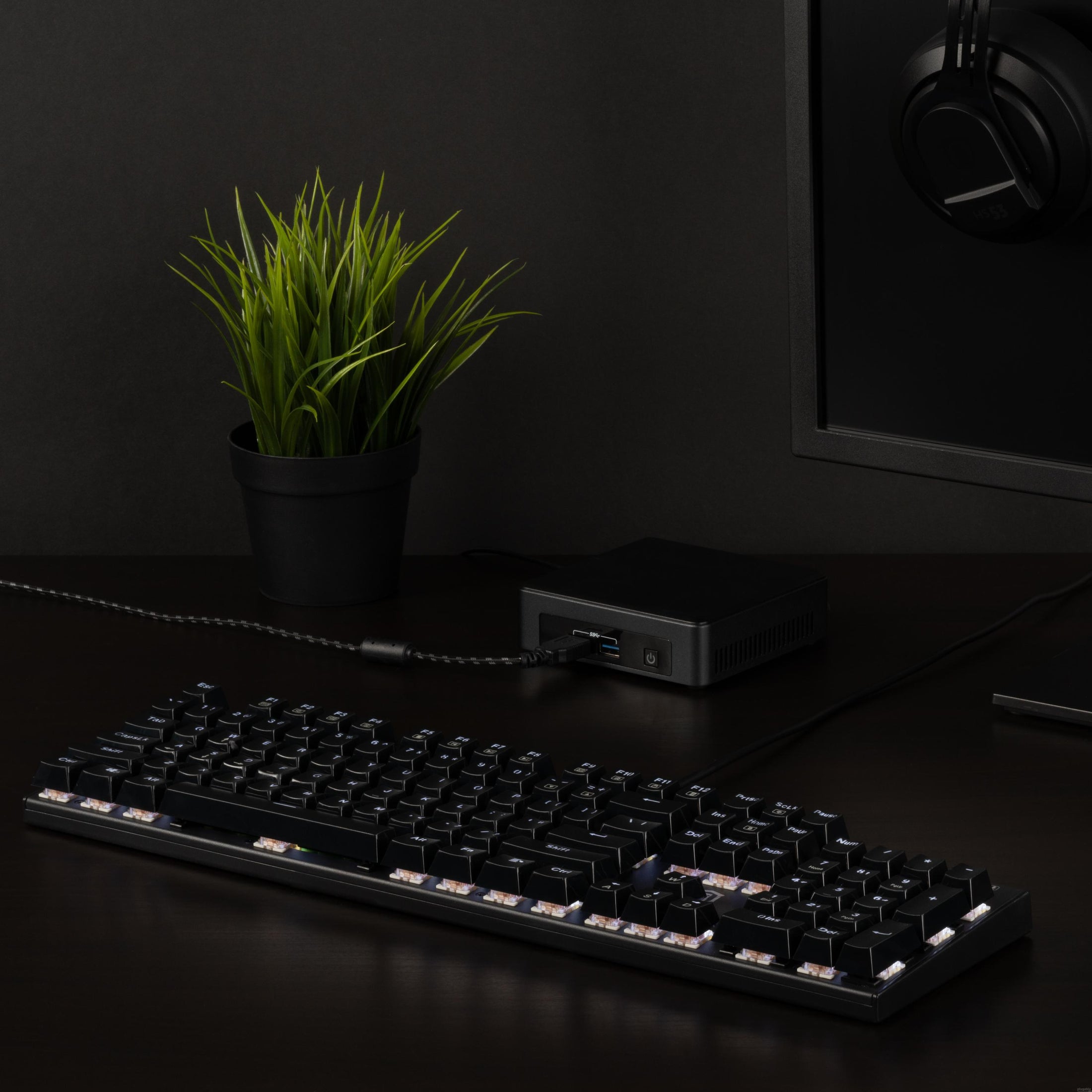 Plugable Compact 104-Key Mechanical Keyboard With Red-Style Switches ...