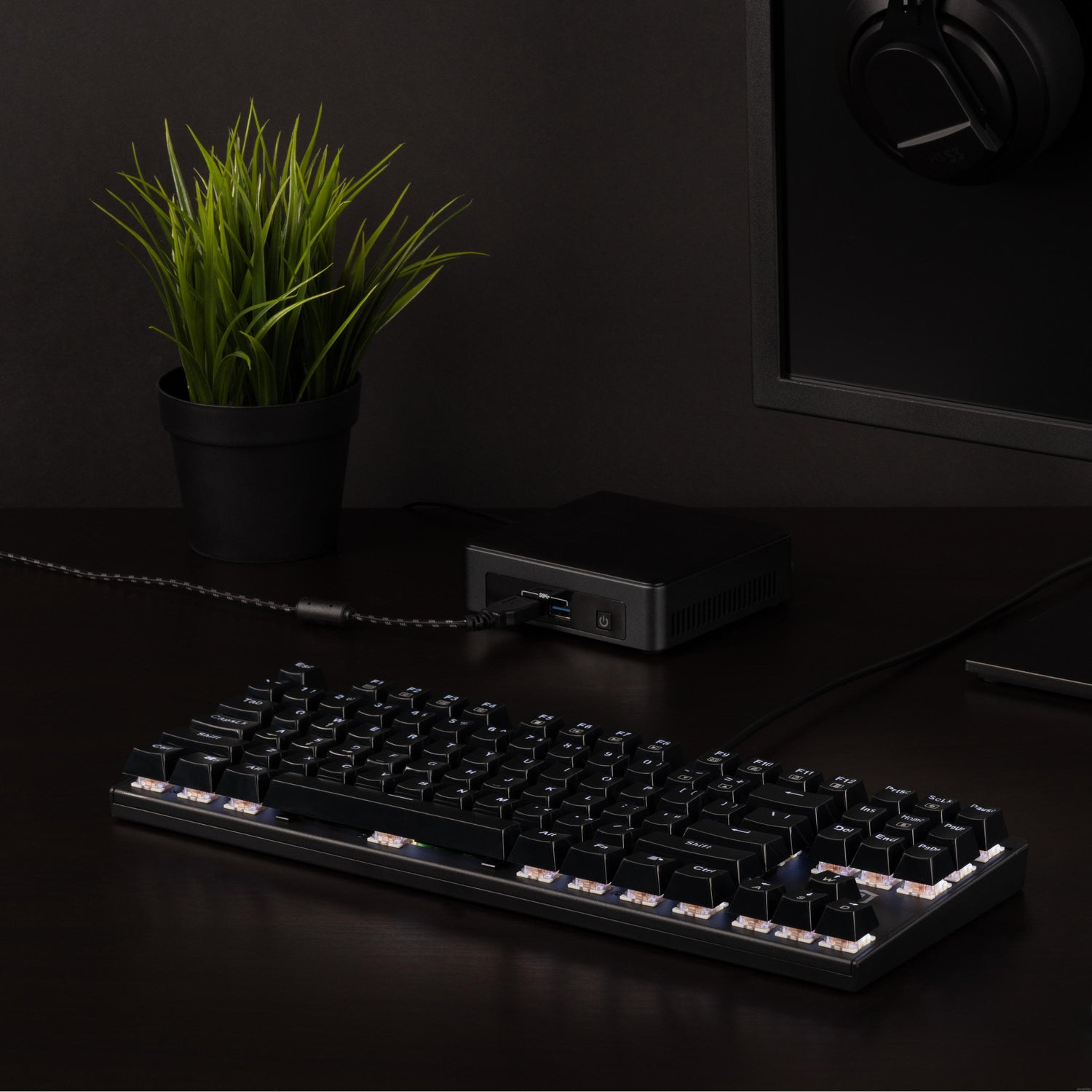Plugable Compact 87-Key Mechanical Keyboard With Red-Style Switches ...